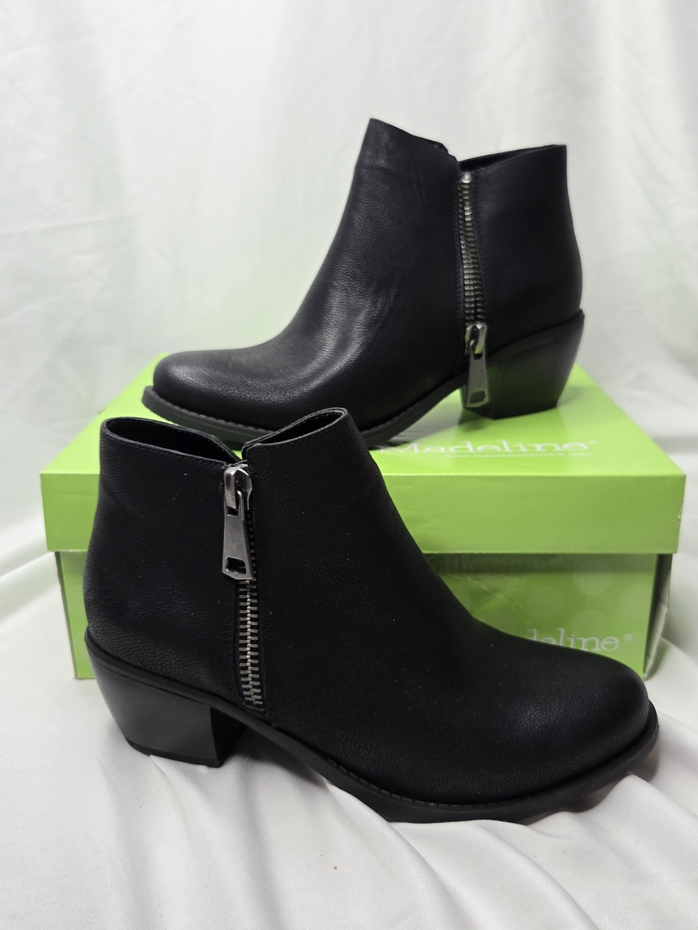 Madeline Darla Women’s Black Ankle Boots Size 7.5 Block Heel Side Zip NIB